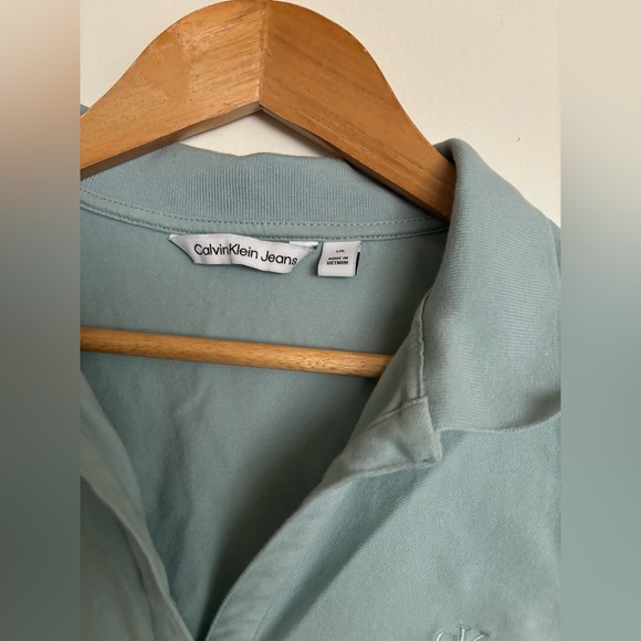 Calvin Klein - Picture 1 of 3